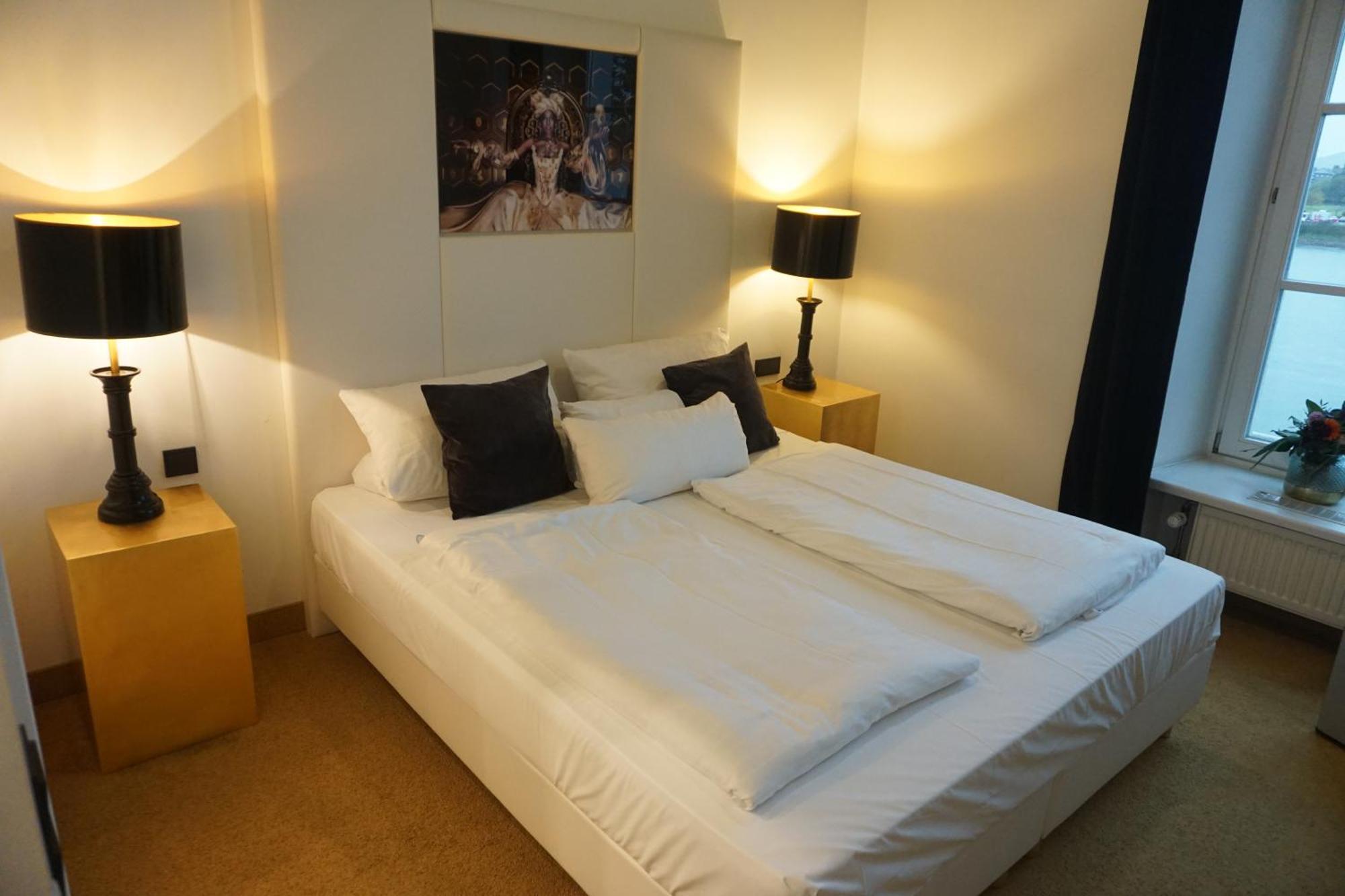 Hotel Bucheneck ลินซ์ อัม ไรน์ ภายนอก รูปภาพ