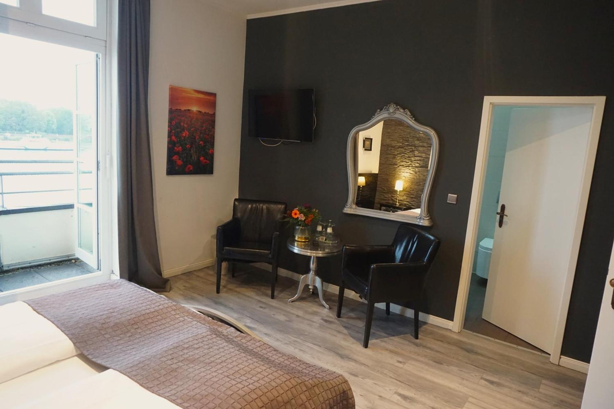 Hotel Bucheneck ลินซ์ อัม ไรน์ ภายนอก รูปภาพ