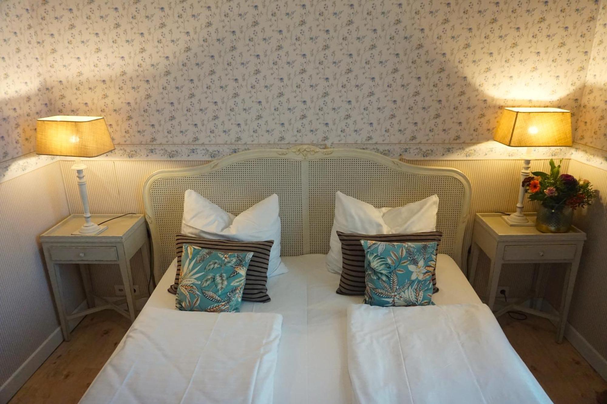 Hotel Bucheneck ลินซ์ อัม ไรน์ ภายนอก รูปภาพ