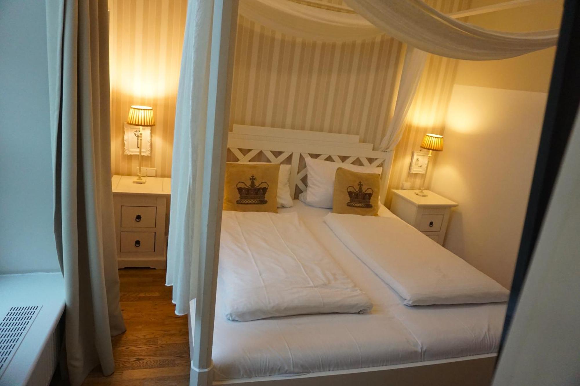 Hotel Bucheneck ลินซ์ อัม ไรน์ ภายนอก รูปภาพ