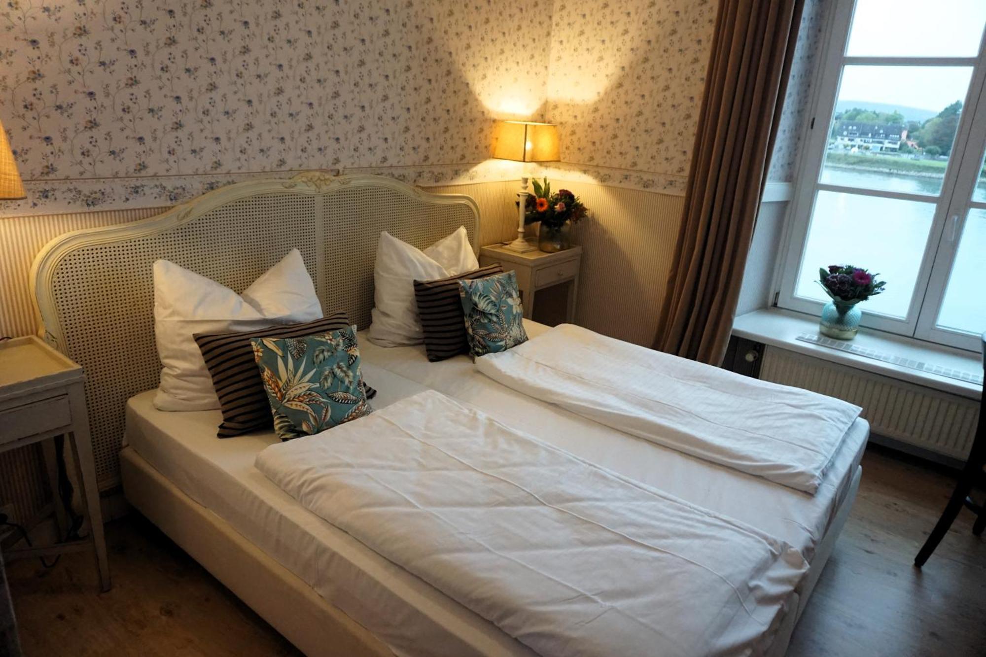 Hotel Bucheneck ลินซ์ อัม ไรน์ ภายนอก รูปภาพ